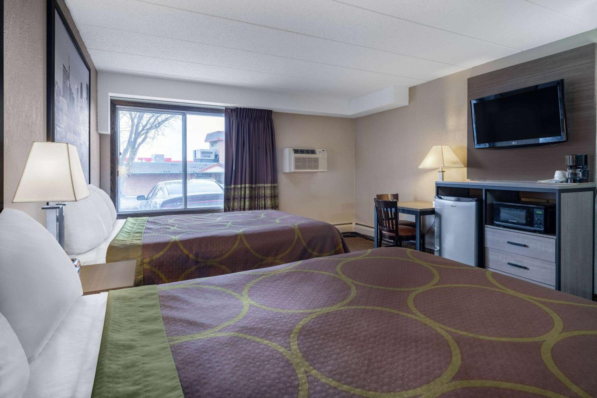 ซูเปอร์ 8 บาย วินด์แฮม โอวาตันนา Hotel Owatonna ภายนอก รูปภาพ